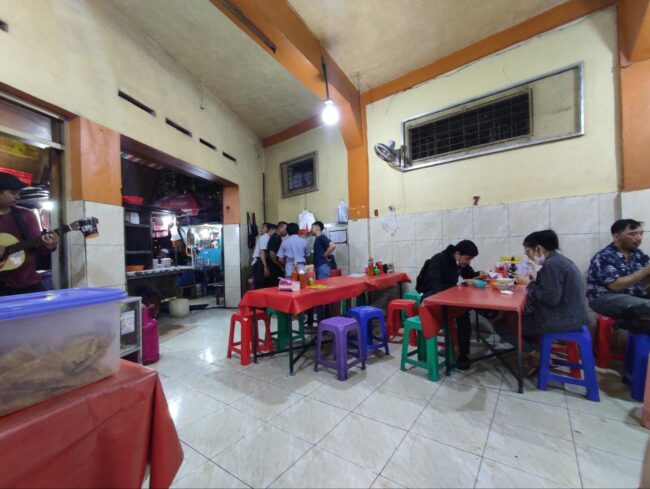 Suasana di bakmi Roxy Cikini