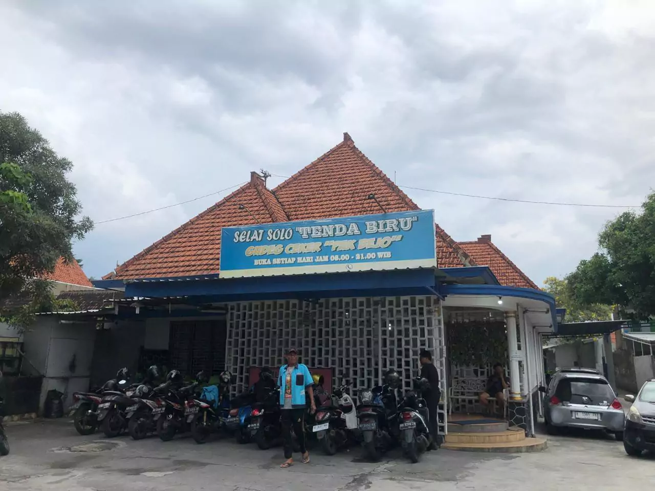 selat solo tenda biru