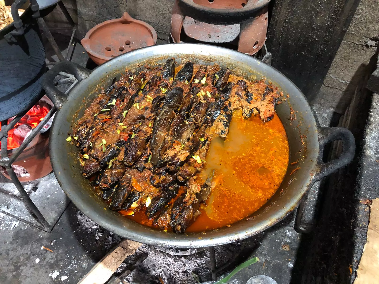 mangut lele yang sedang dimasak