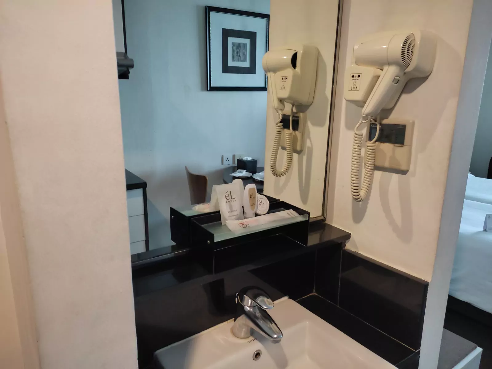 Amenities di Kamar Deluxe Lembong