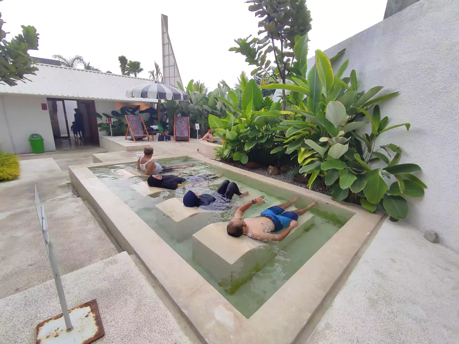 Kolam di Nagara Hot Spring Experience Cipanas Garut