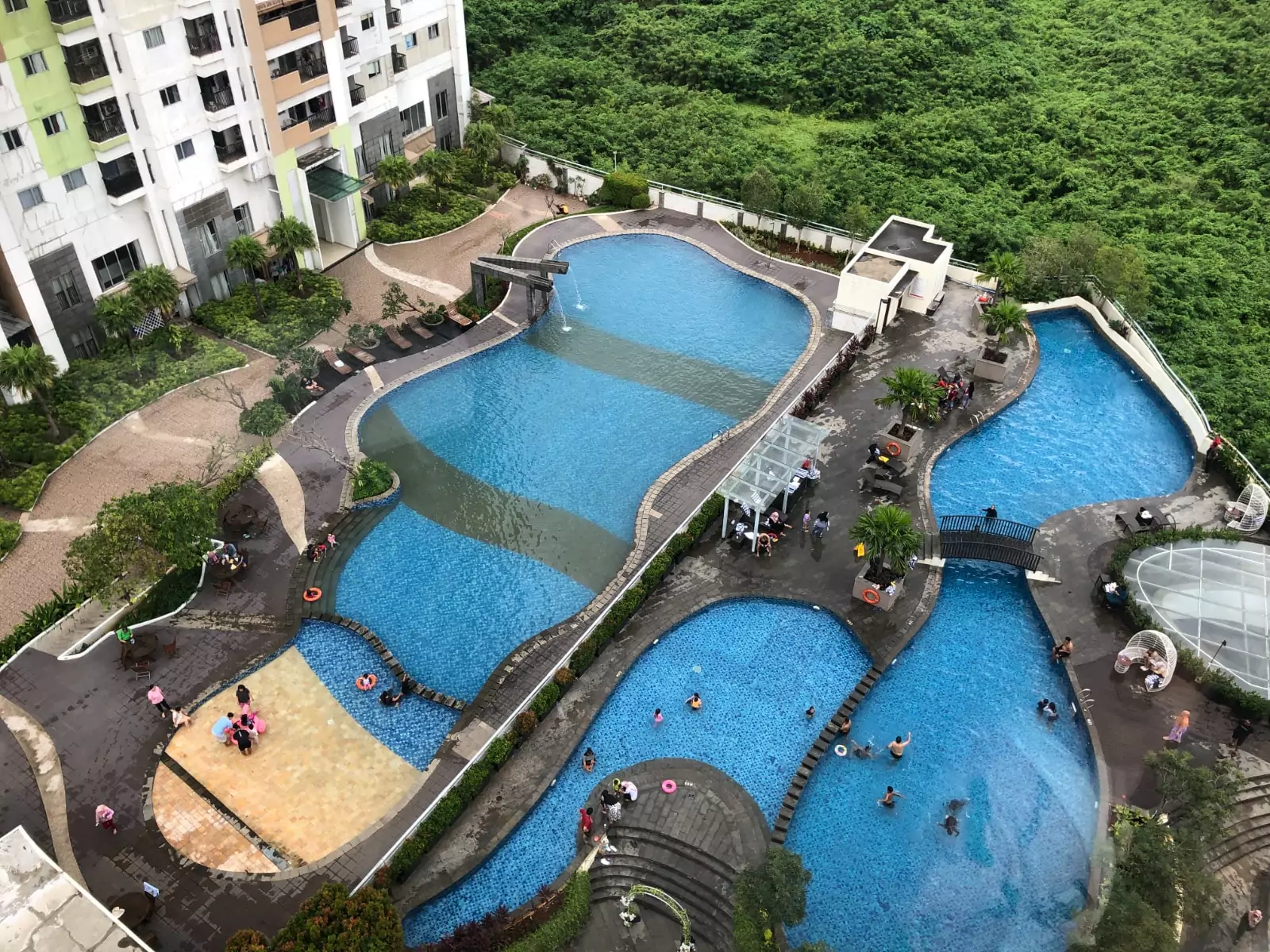 pemandangan dari kamar Kolam Renang Swiss-Belresidences Rasuna Epicentrum Jakarta