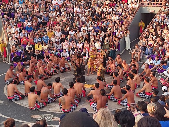 pertunjukan tari kecak