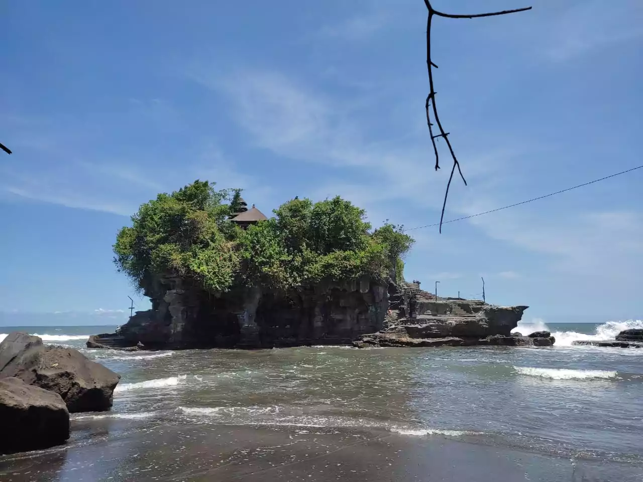 Pura di Tengah Laut