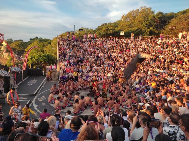 tari kecak uluwatu