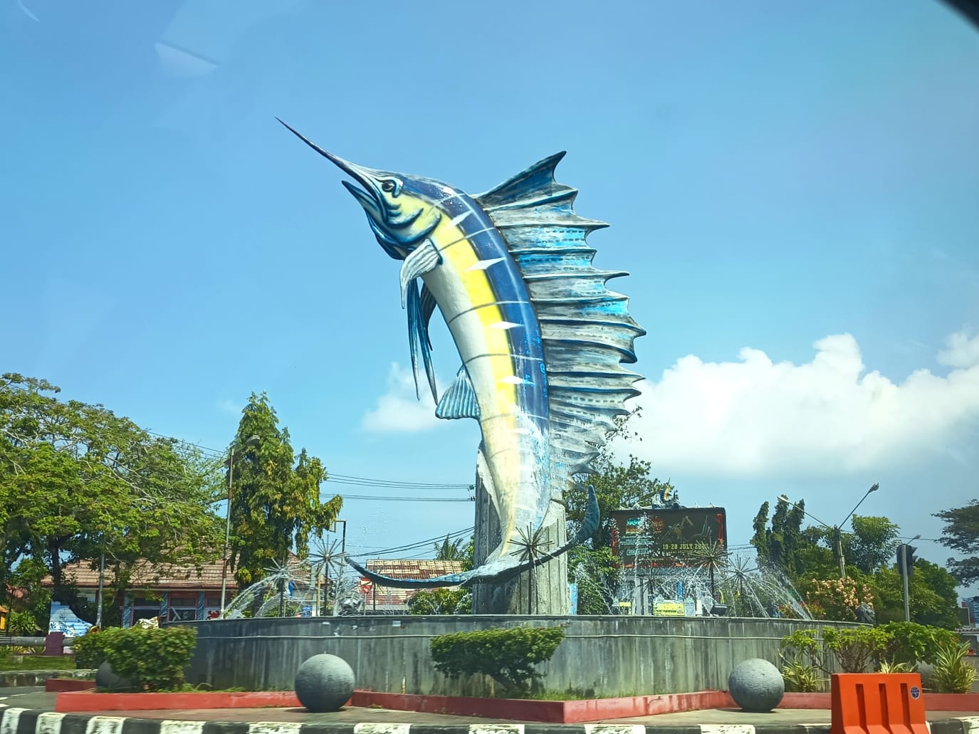 patung ikan pangandaran