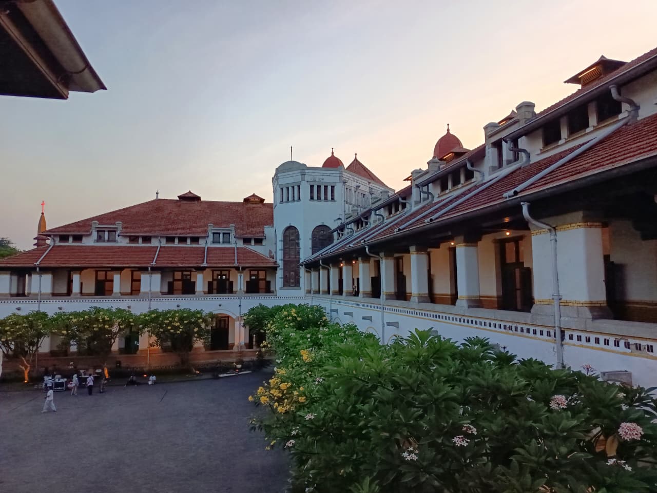 lawang sewu siang hari