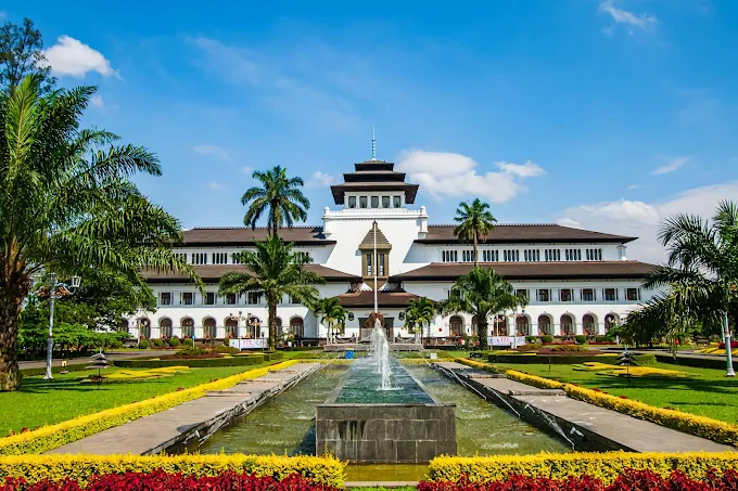 Gedung Sate Tampak Depan